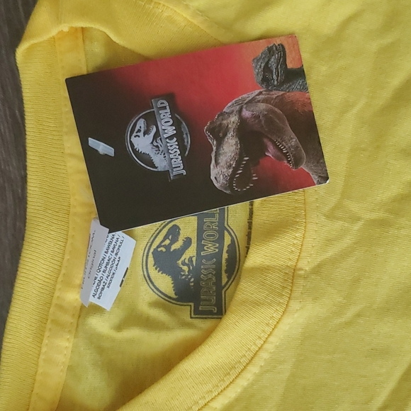 🌎 🦖 JURASSIC WORLD Large Tee - Brand New with Tags FRUIT of the LOOM - Picture 3 of 8